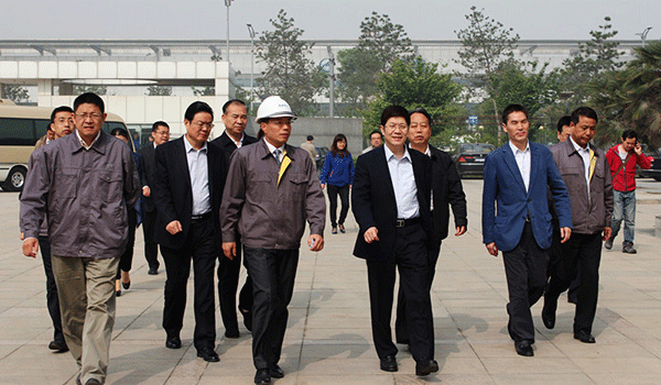 西安市委常委、常務(wù)副市長岳華峰蒞臨西瑪電機(jī)調(diào)研指導(dǎo)。 西安市委常委、常務(wù)副市長岳華峰蒞臨西瑪電機(jī)調(diào)研指導(dǎo)。