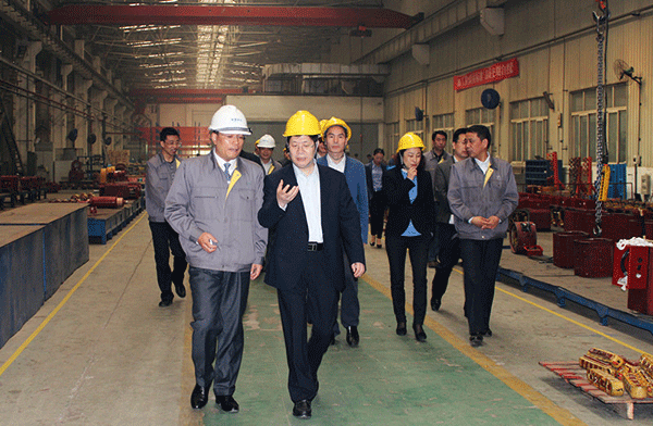 西安市委常委、常務(wù)副市長岳華峰蒞臨西瑪電機(jī)調(diào)研指導(dǎo)。 西安市委常委、常務(wù)副市長岳華峰蒞臨西瑪電機(jī)調(diào)研指導(dǎo)。