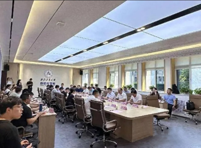 西安西瑪電機與西北工業(yè)大學開展“雙進”活動,共推科技創(chuàng)新與產業(yè)升級 西安西瑪電機與西北工業(yè)大學開展“雙進”活動,共推科技創(chuàng)新與產業(yè)升級